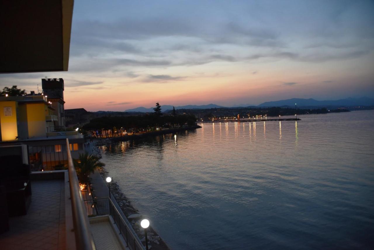 Residenza Miralago By Wonderful Italy Desenzano del Garda Exterior foto